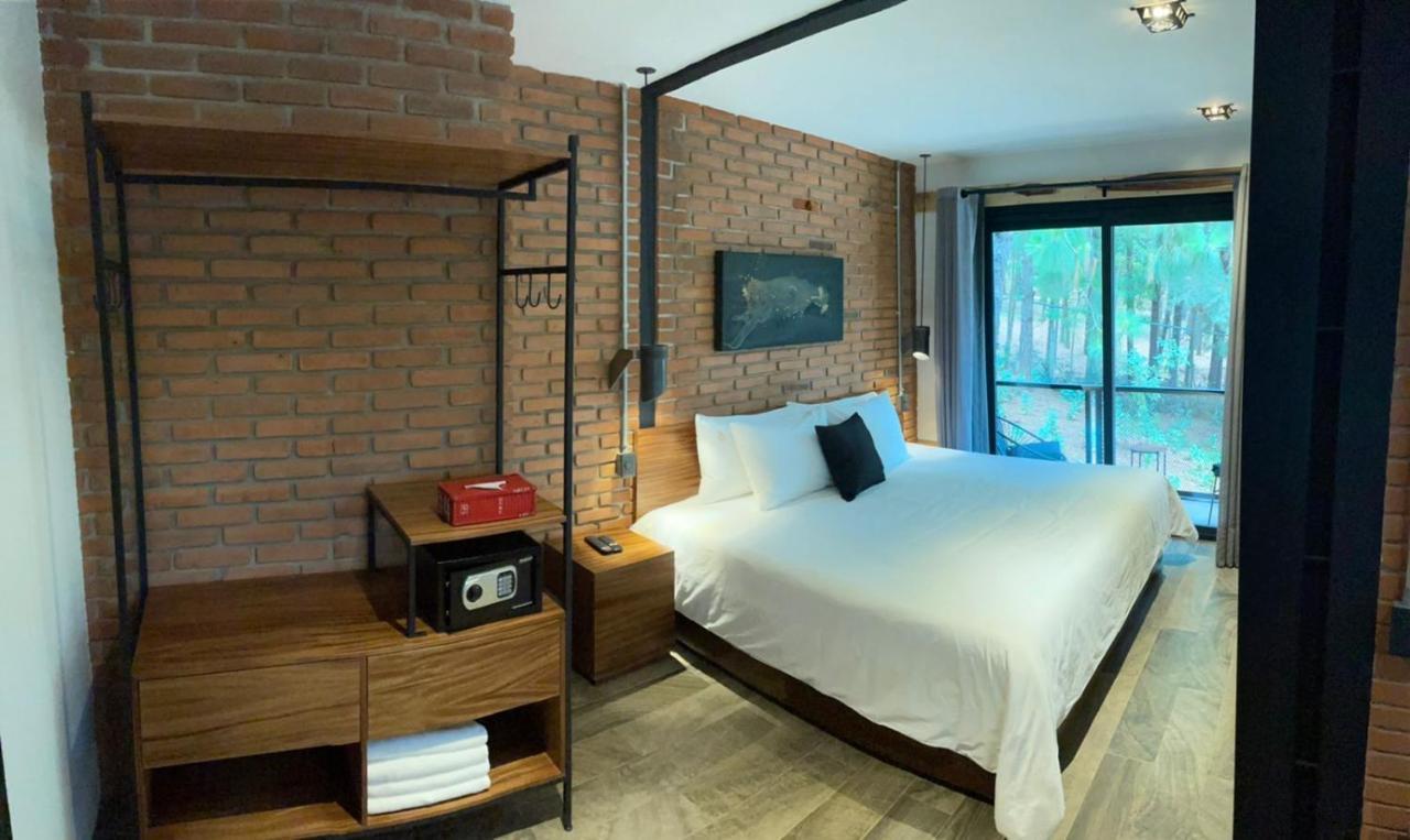 Hotel Oxu Solo Adultos Valle de Bravo Esterno foto