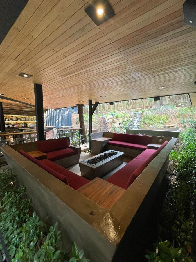 Hotel Oxu Solo Adultos Valle de Bravo Esterno foto